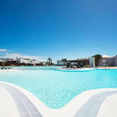 One Bedroom Sea View With Half Board,pool And Wifi, Beach Playa Blanca (Lanzarote)