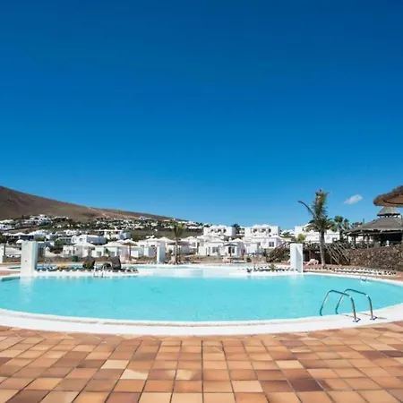Apartman One Bedroom Sea View With Half Board,pool And Wifi, Beach Playa Blanca